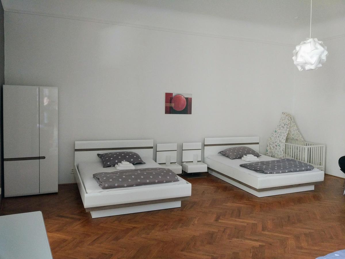 Apartments Tynska 7 Prague Exterior photo