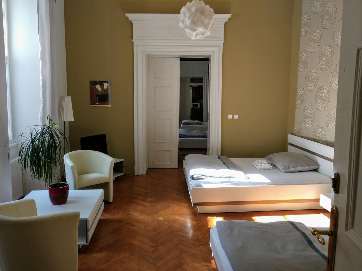 Apartments Tynska 7 Prague Exterior photo