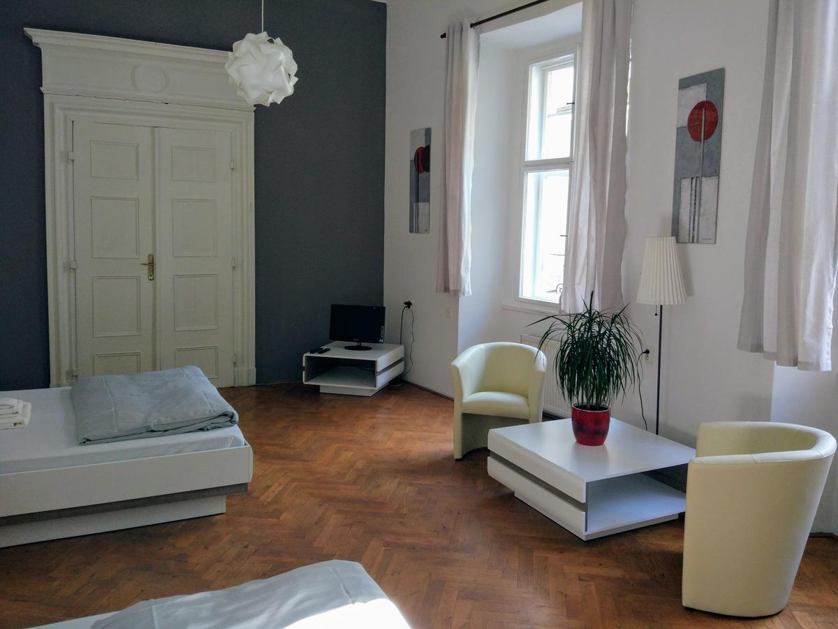 Apartments Tynska 7 Prague Exterior photo