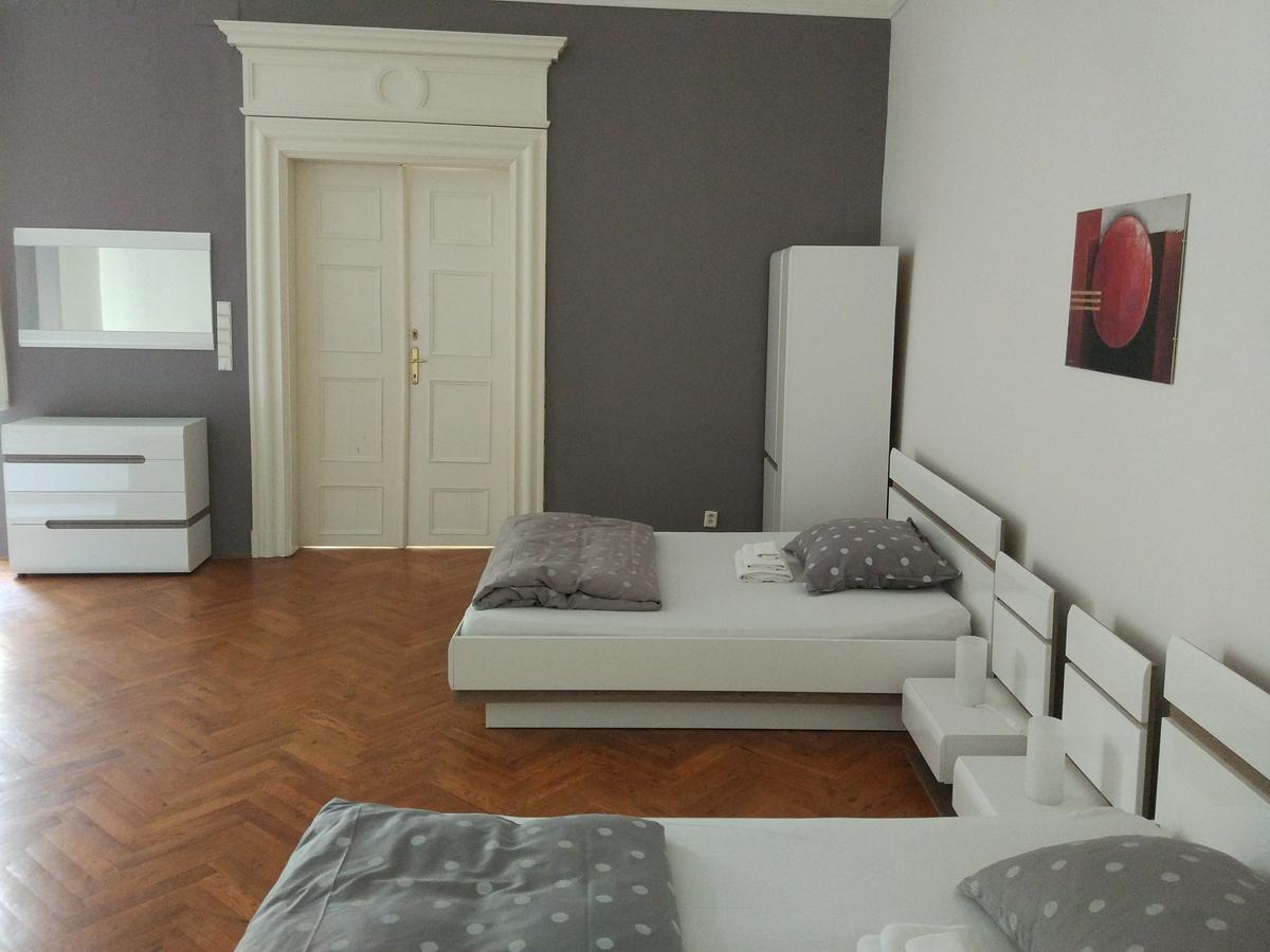Apartments Tynska 7 Prague Exterior photo