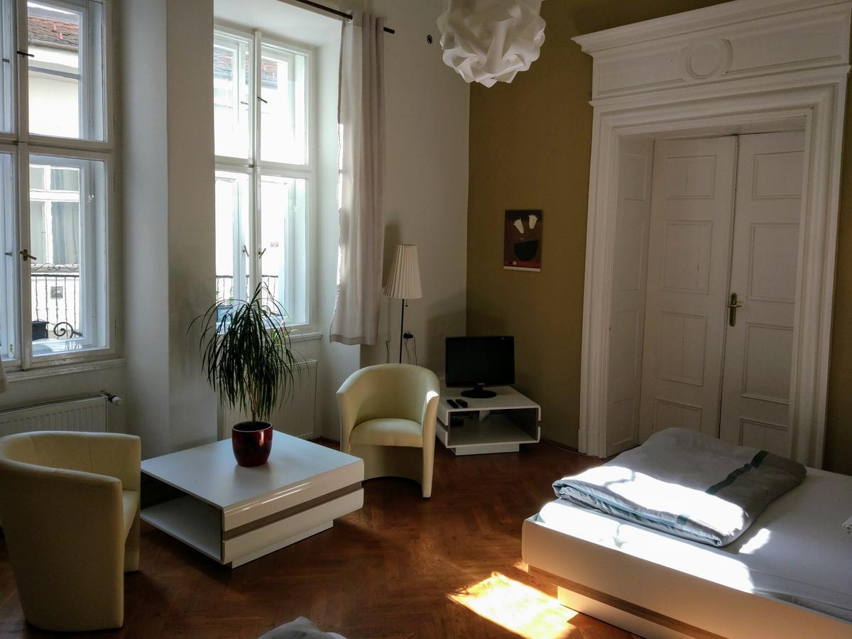 Apartments Tynska 7 Prague Exterior photo