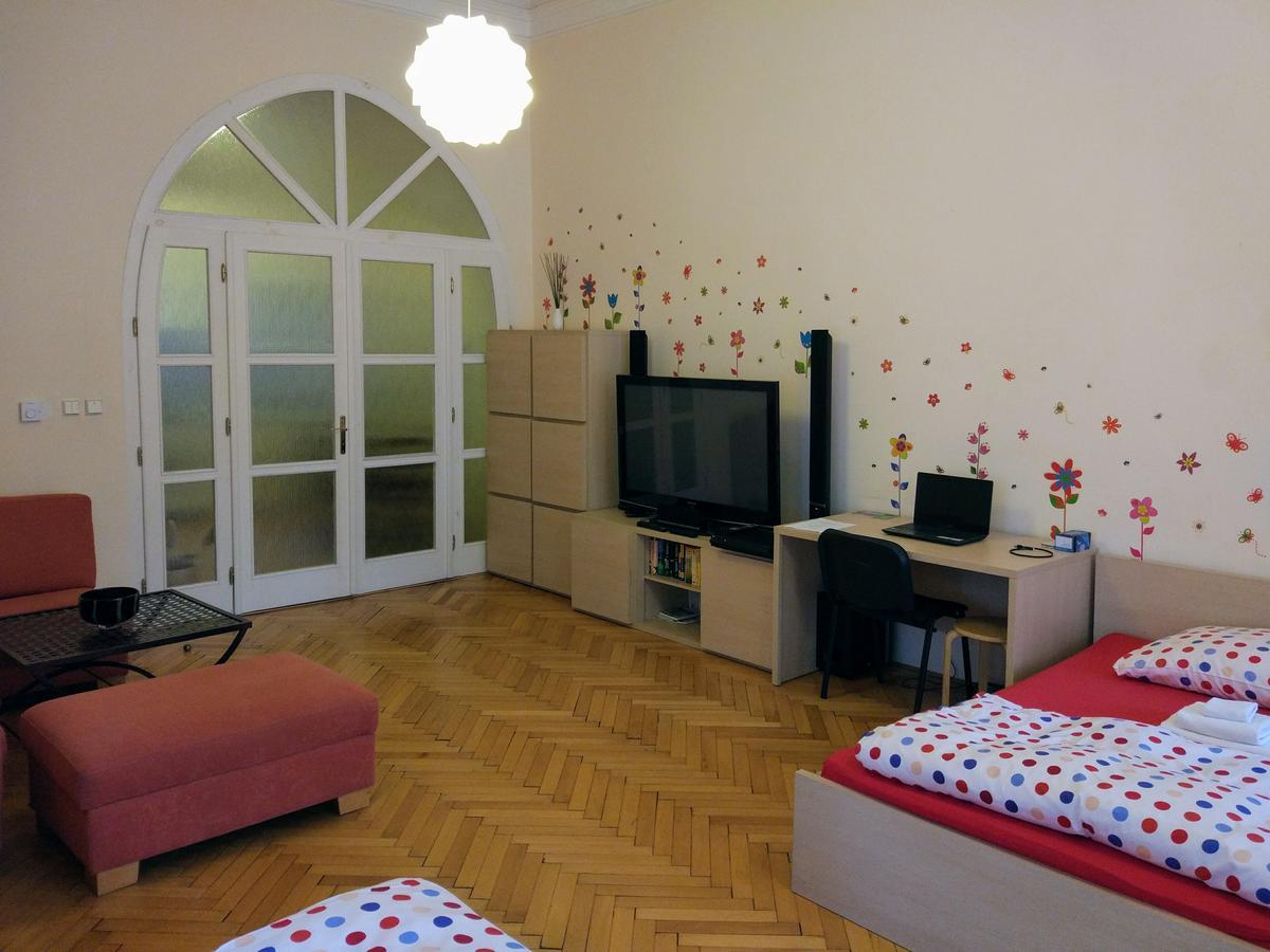 Apartments Tynska 7 Prague Exterior photo